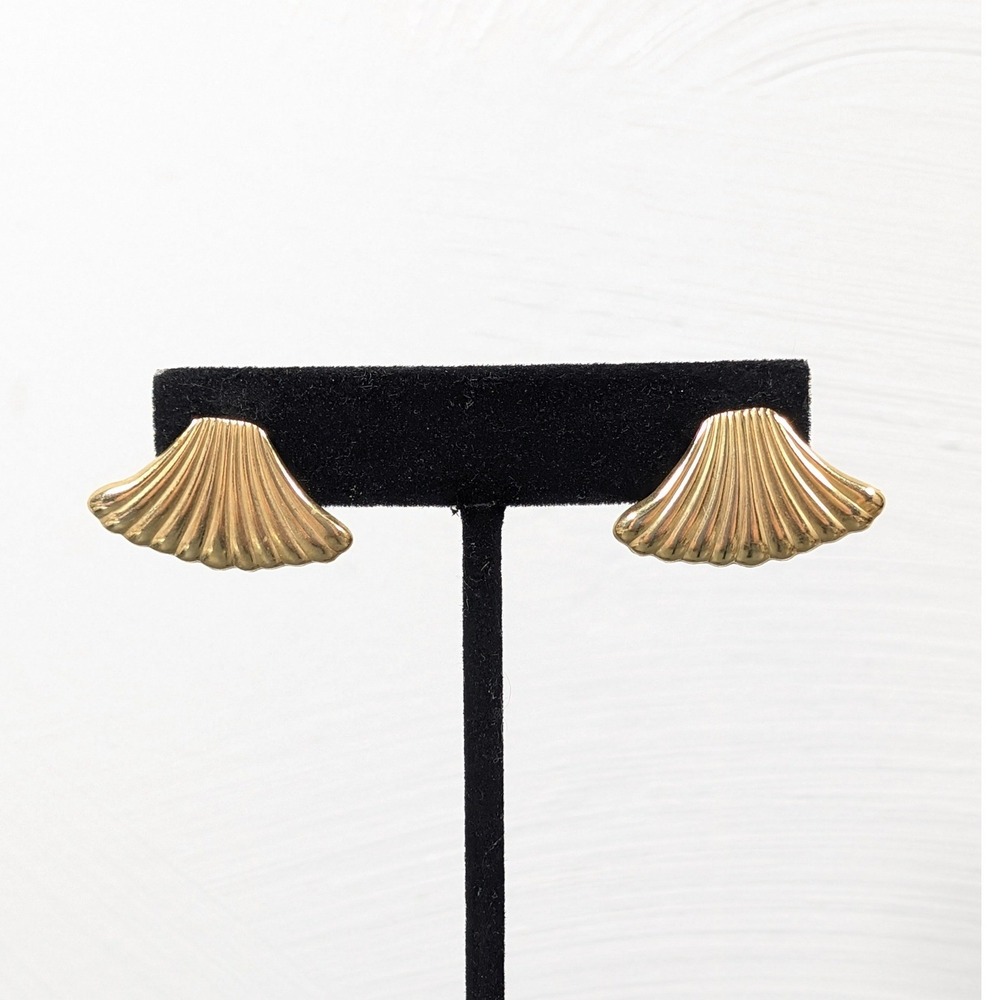 Vintage Gold Tone Ribbed Fan Stud Earrings Art‎ Deco Scallop Shell Pierced